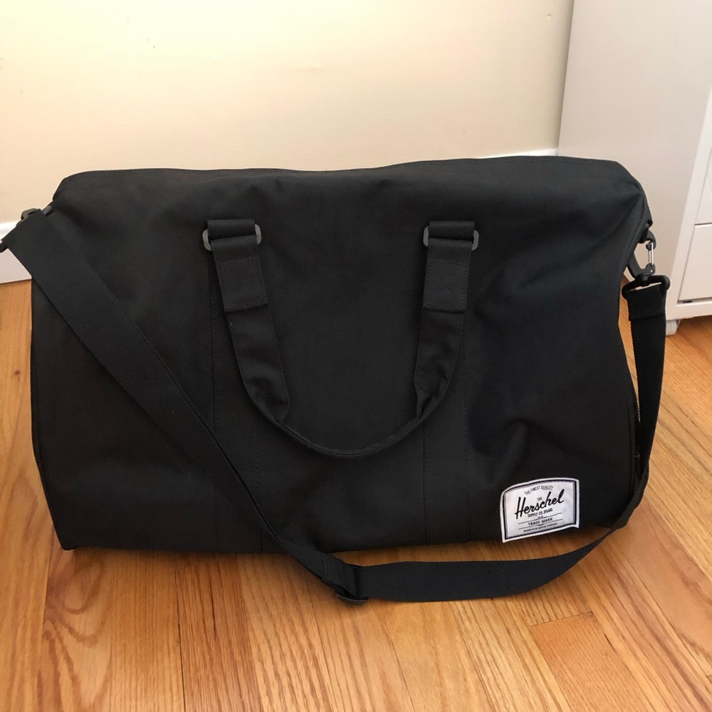 Black Herschel Novel Duffle Eco (42.5L) in great condition!